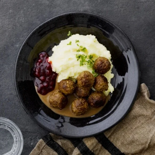 VR: Ravintolavaunun lihapullat voi tilata kotiovelle Helsingissä