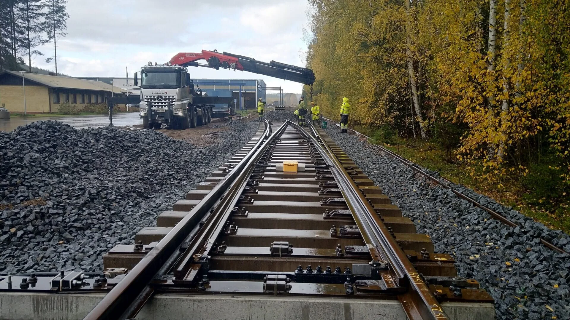 Hattulan suuri radanrakennusprojekti urakoitiin ennätysajassa