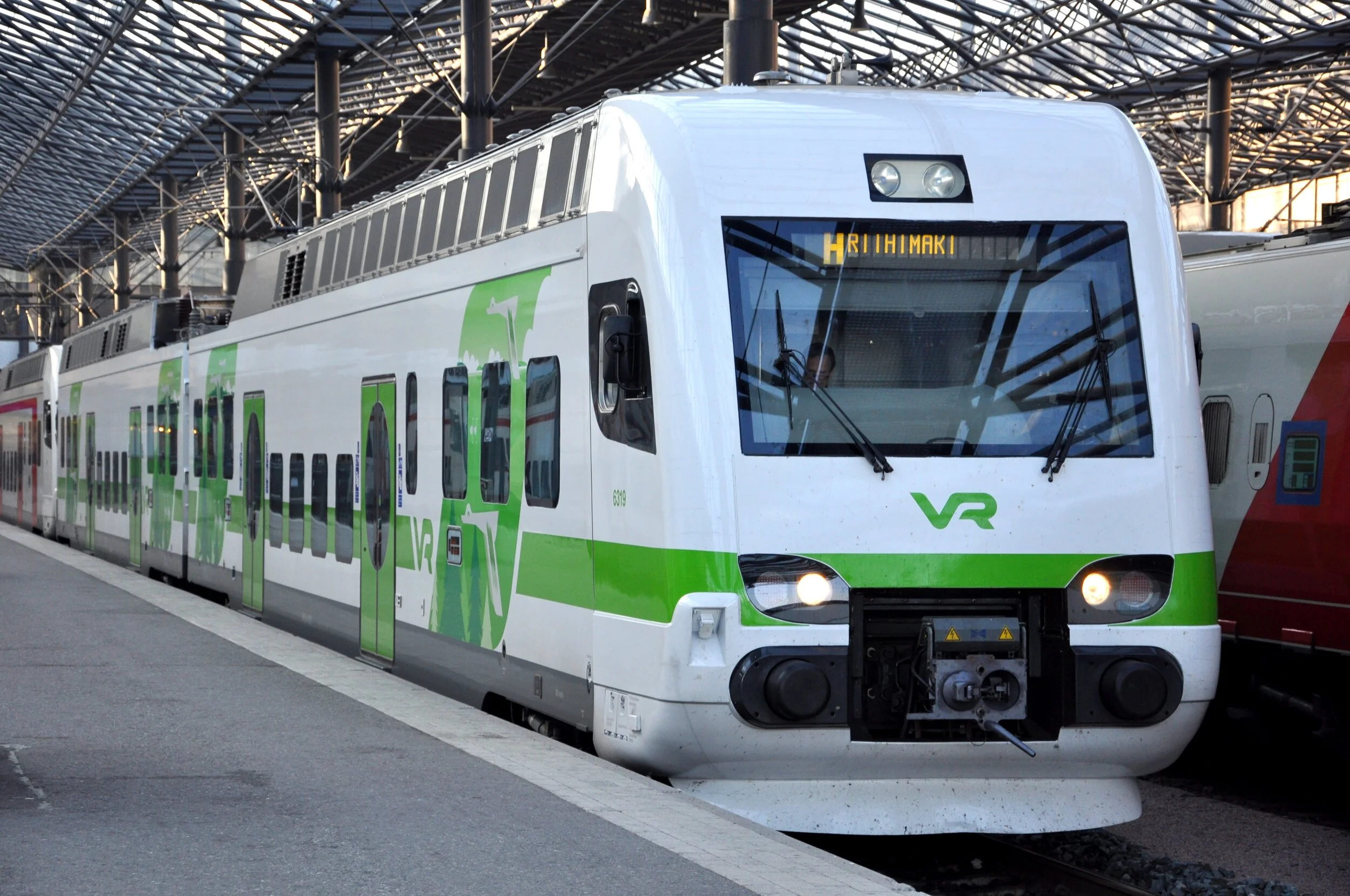 Junavuoroja peruttu mielenilmauksen vuoksi - Vastalause työnantajan ilmoittamille tuntuville leikkauksille