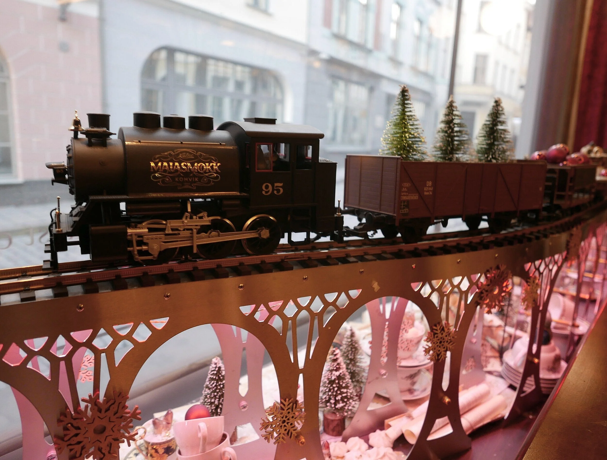 VR avaa uuden verkkokaupan – Tavaravaunussa myynnissä mm. lelujunia