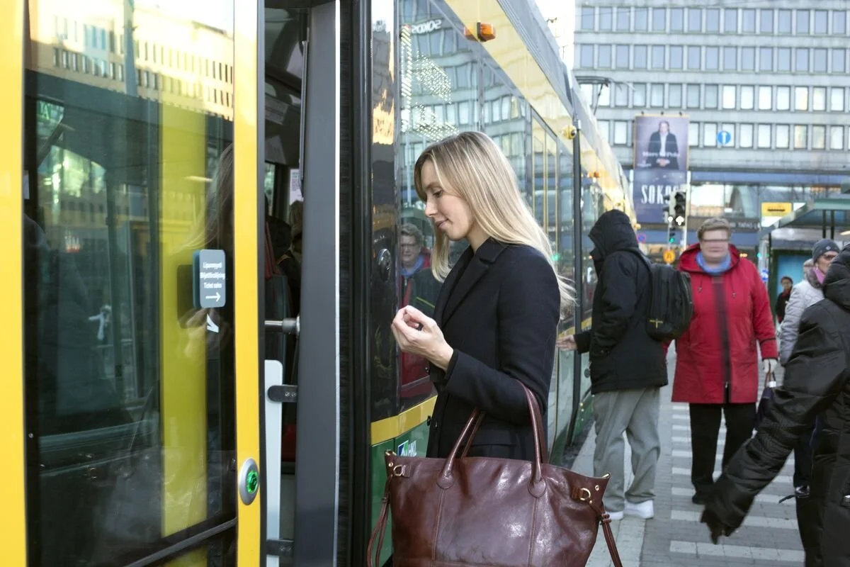 HSL:n kertaliput nyt VR Matkalla -mobiilisovelluksessa - Joukkoliikenne on ilmastoteko