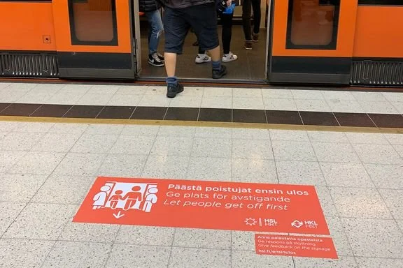  Lakko pysäyttää raitio- ja metroliikenteen - Metroasemat suljettu kokonaan ja lippuhallit osin