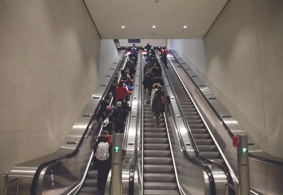 Kaupunkiliikenne:  Matinkylässä metroaseman liukuportaita ja hissejä pois käytöstä