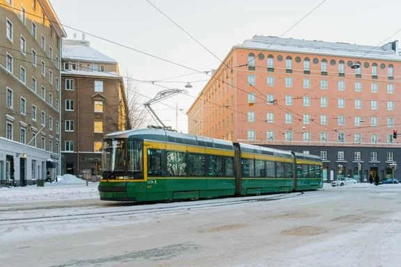 Kaupunkiliikenne: Kantakaupungin raitiotien ajojännite yhdenmukaistetaan pikaratikan kanssa