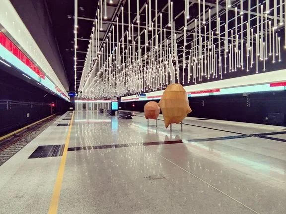 Kaupunkiliikenne: Kivenlahden metroaseman liukuportaat suljettu lasilevyjen liikkumisen vuoksi