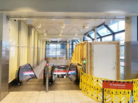 Kaupunkiliikenne: Itäkeskuksen metroaseman liukuportaat remonttiin yksi kerrallaan