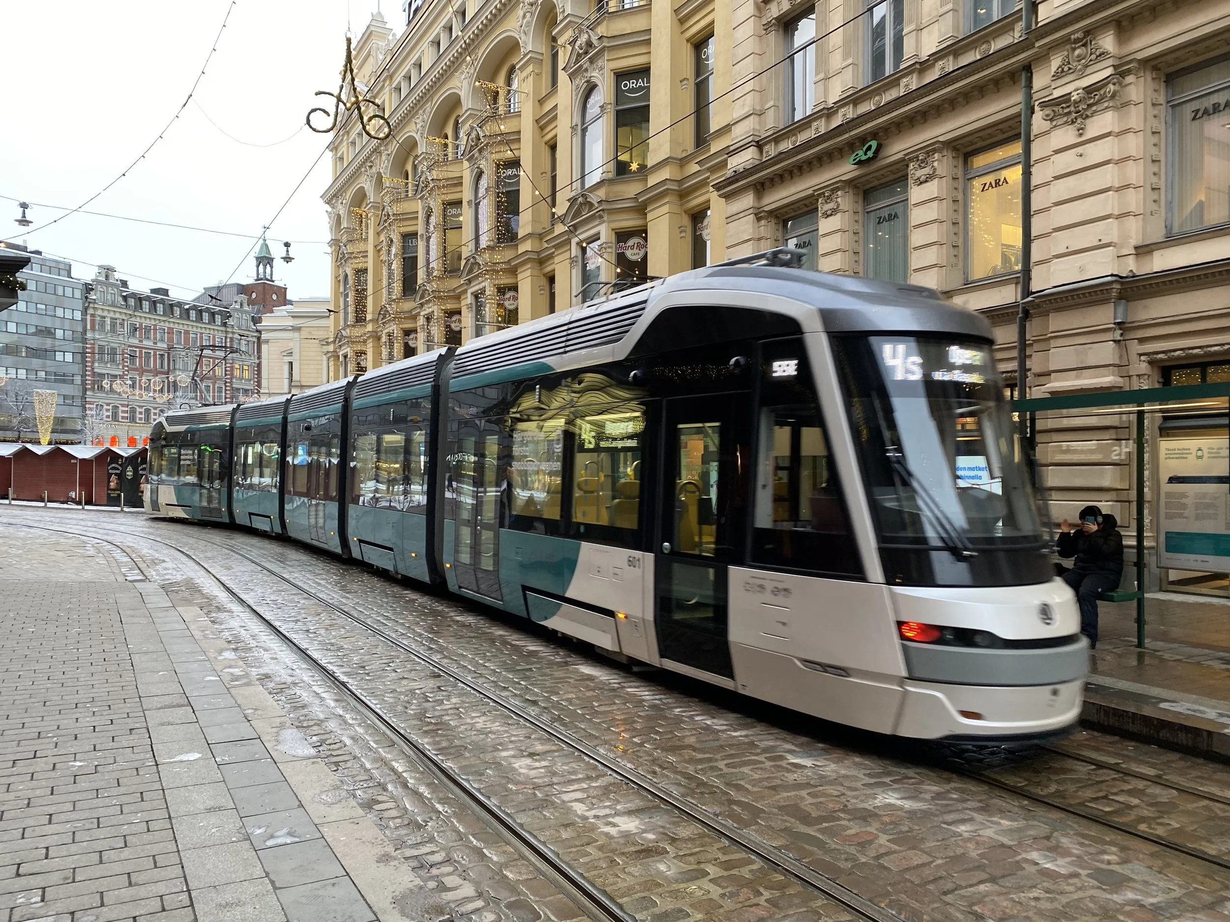 Kaupunkiliikenne: Pääkaupunkiseudun raitiovaunuhankkeiden hinnat nousussa