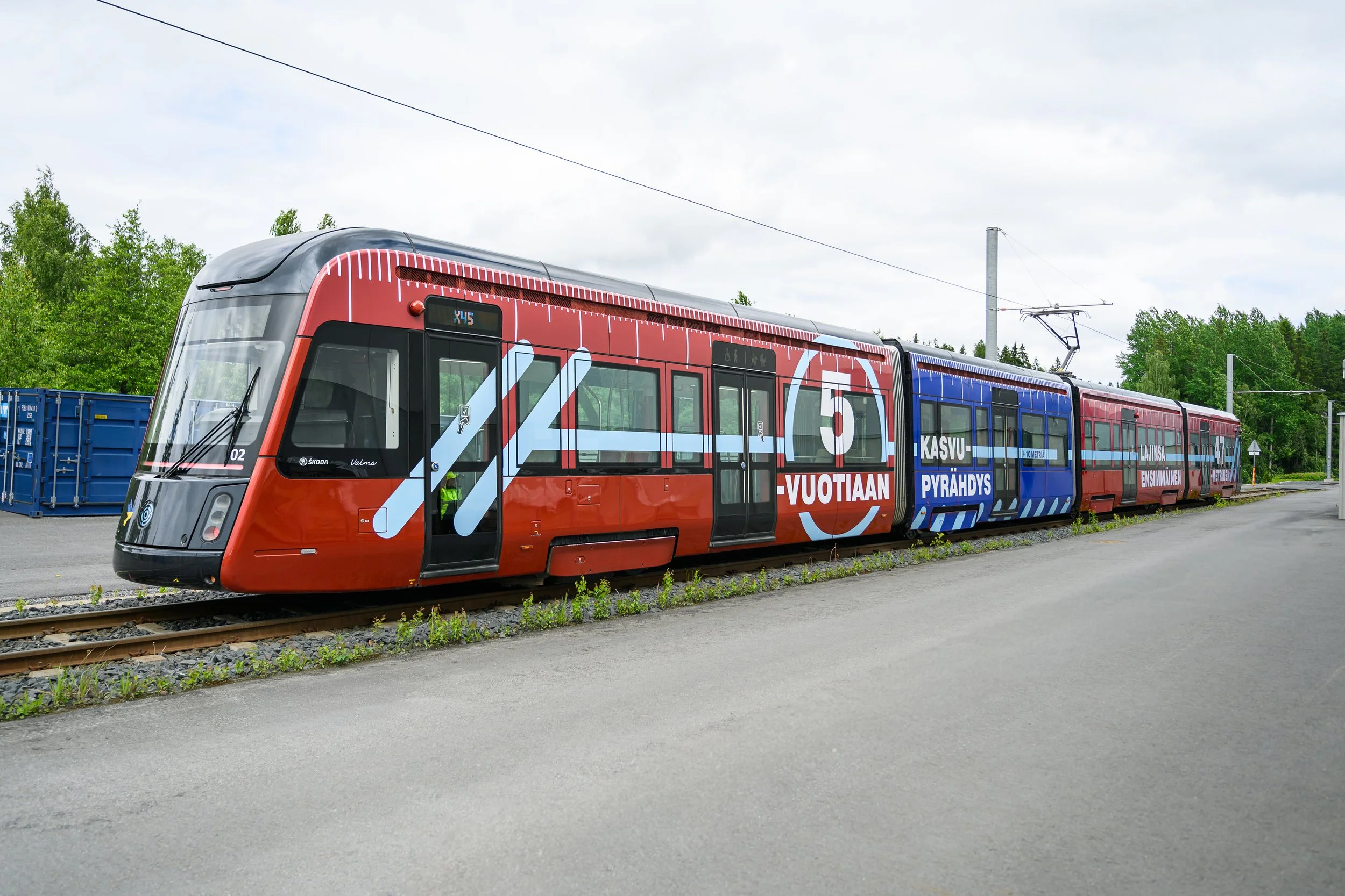 Tampereella on nyt Pohjoismaiden pisin - Ratikkaan mahtuu peräti 345 matkustajaa