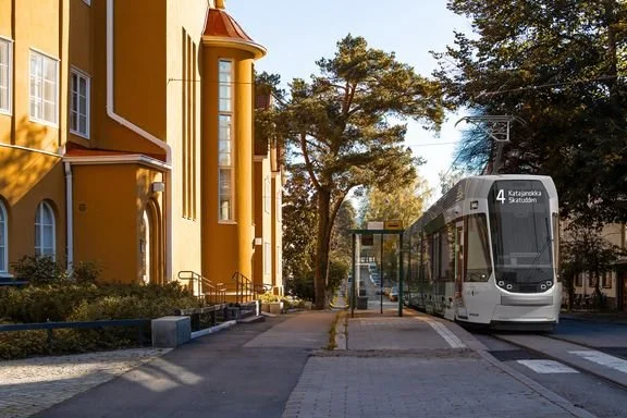 Kaupunkiliikenne: Raitiovaunuhankinta etenee suunnitellusti