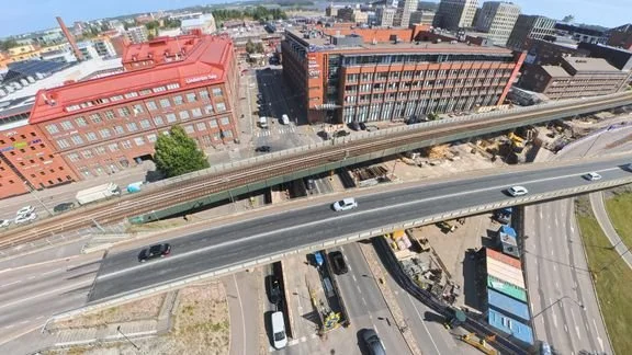 Kaupunkiliikenne: Junatien metrosillan työmaa vaikuttaa liikenteeseen Kalasatamassa