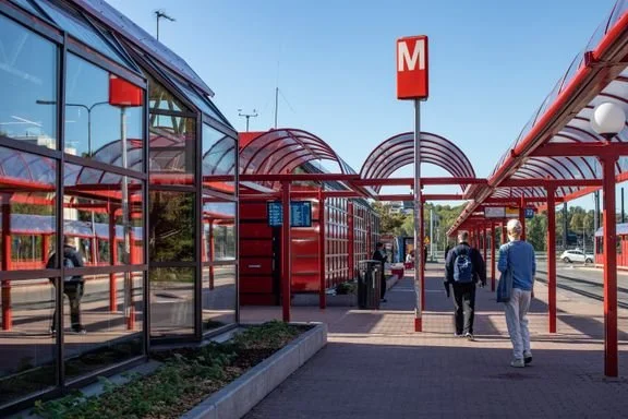 Kaupunkiliikenne: Itäkeskuksen metroasema kirkastui