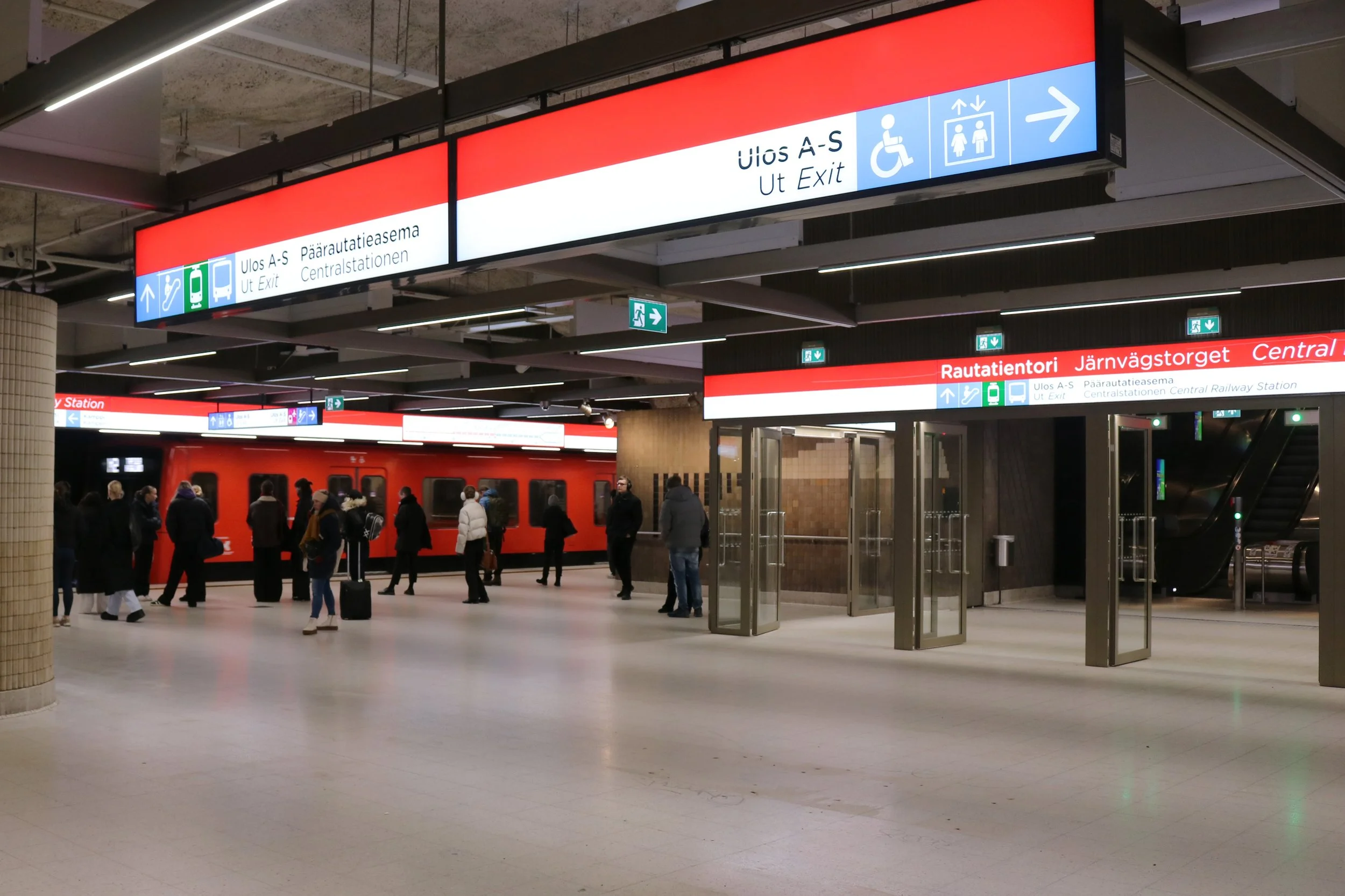 HS: Rautatientorin metroasema rappiolla heti remontin jälkeen