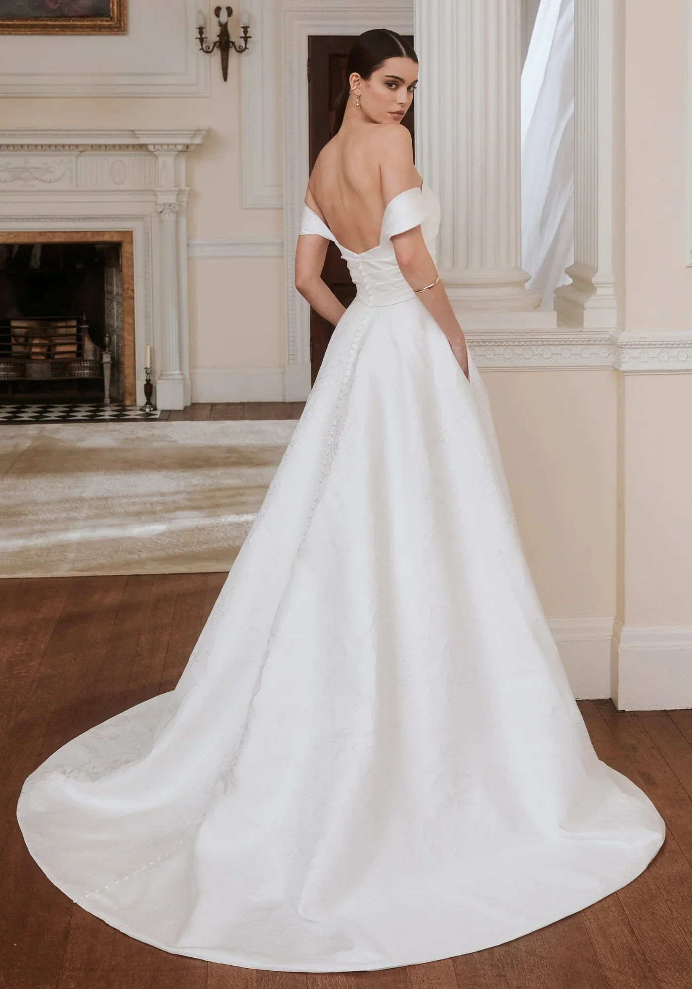 AUTUMN_16015_BACK.webp