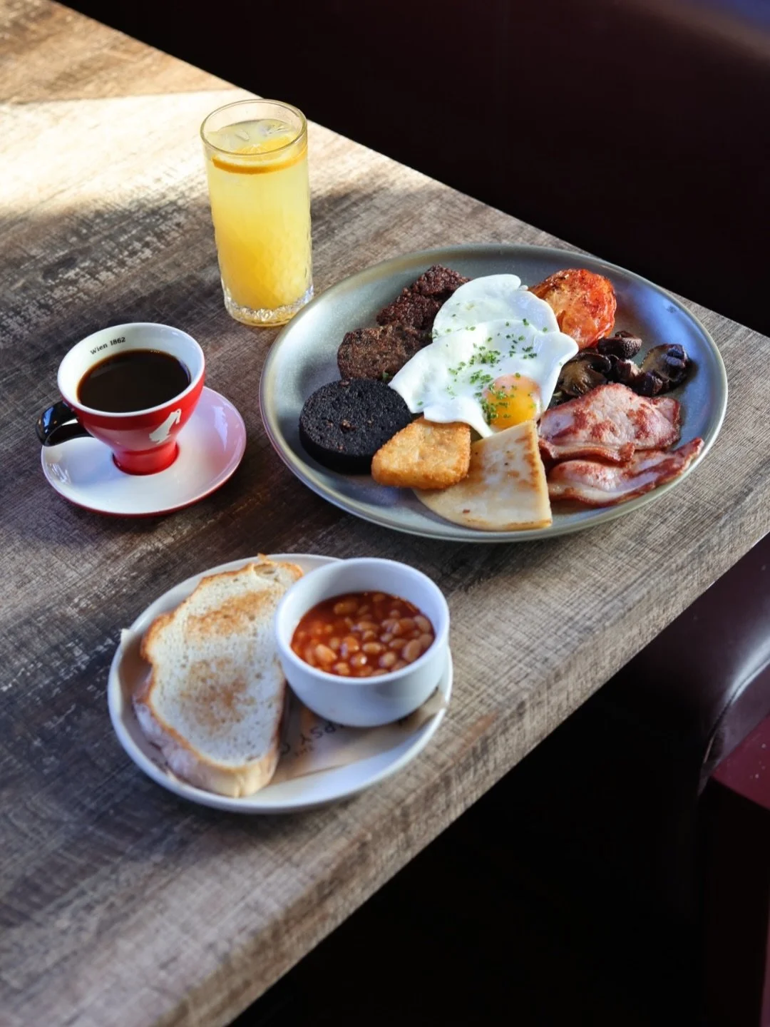 Did you know we serve brunch at The Tipsy Cow? 😍🍳

From fresh a&ccedil;a&iacute; bowls to all your comfort classics, we&rsquo;ve got something for everyone.

Served from 8am - 11.30am, 7 days a week 🤍

Walk-ins welcome or call to book: 01236 80479