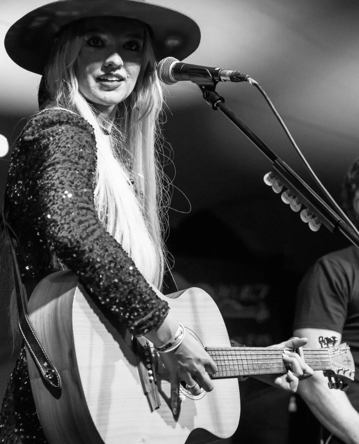 Tonight at The Tipsy Cow: Live music from Robyn Red from 8.30pm till late!🎤🕺

Join us for great food, drinks and a cracking atmosphere. 🍻

Pop in and enjoy your night with us 🥂

#glasgowfoodie #glasgowpub #livemusic