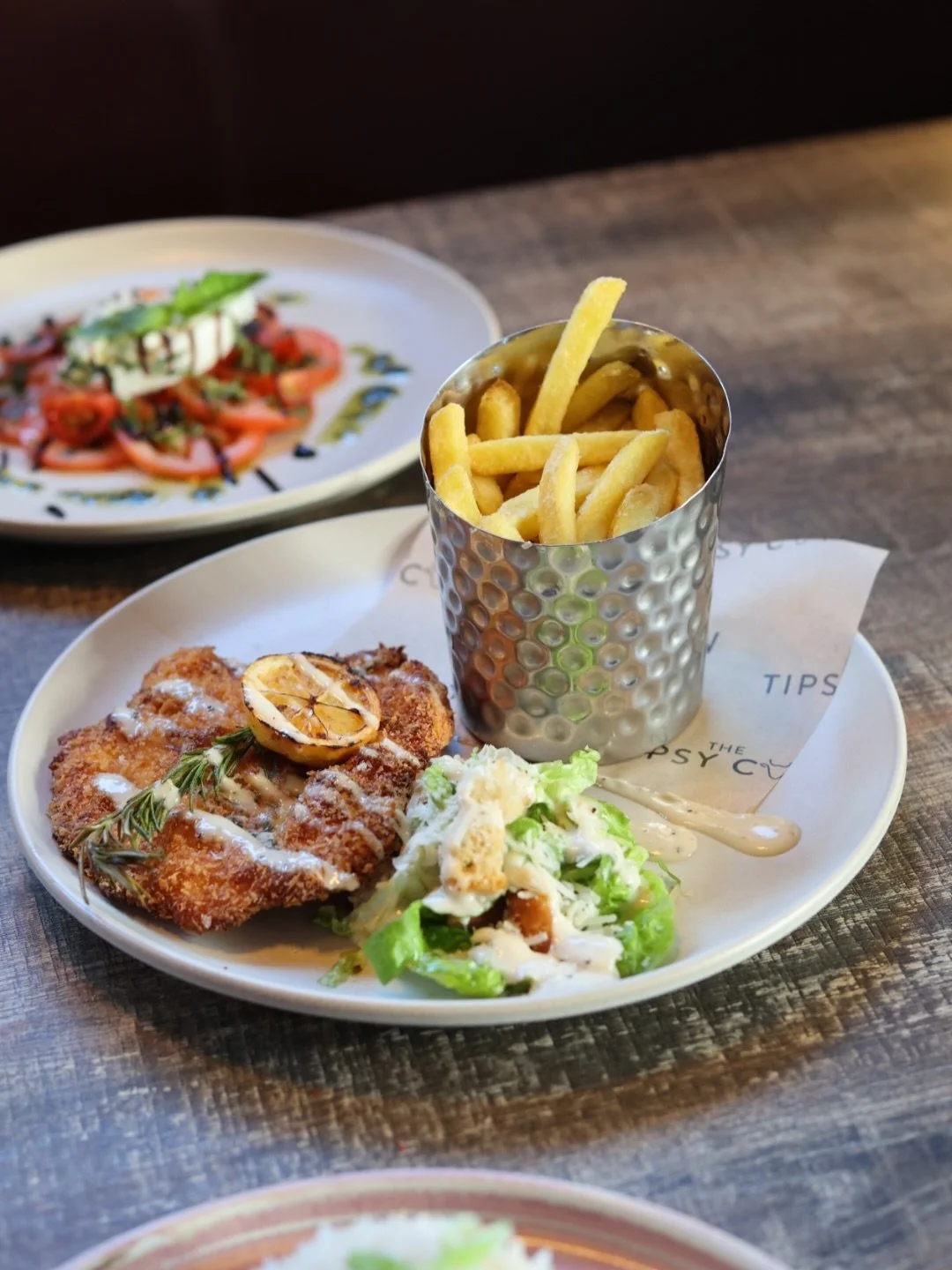 Looking for your weekend plans? 🍴🍸
Join us at The Tipsy Cow for great food, drinks and live music all weekend long 🎶

Tonight from 8pm with Katie Macaron
Tomorrow from 8pm with Niamh Morris

📞 Book now on 01236 804795

#tipsycow #airdrie #weekend