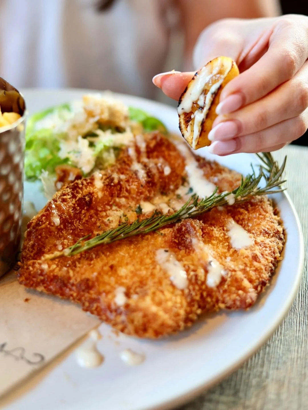 Our Crispy Fried Supreme of Chicken is topped with garlic butter and served with Caesar salad and fries for just &pound;14.95 😍

Pop in and give it a try or book your table on 📞 01236 804795

#tipsycow #airdriefood #airdrieeats #pubgrub #chickenlov