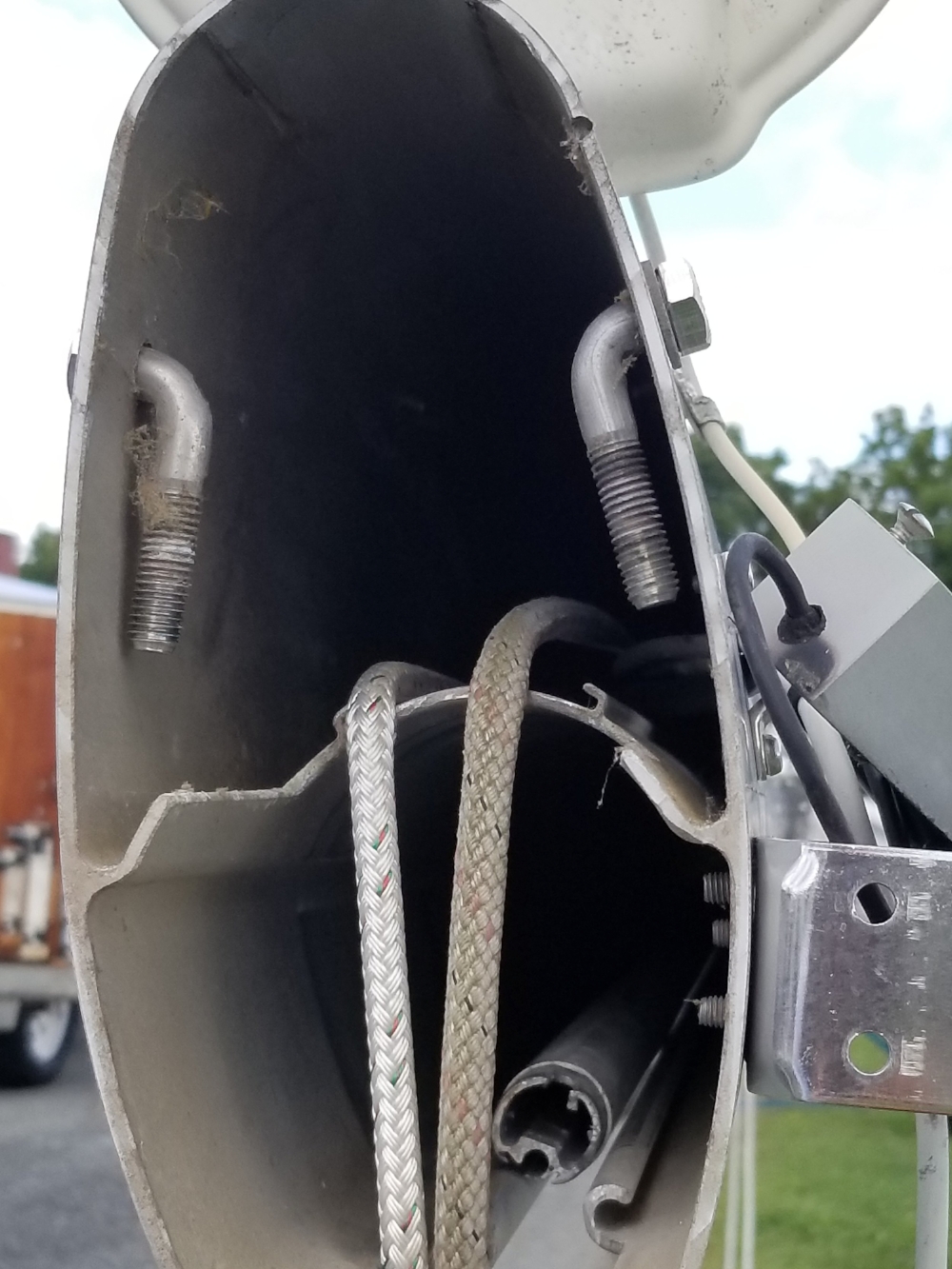 Peering inside, we can see the broken top of the in-mast furler extrusion.