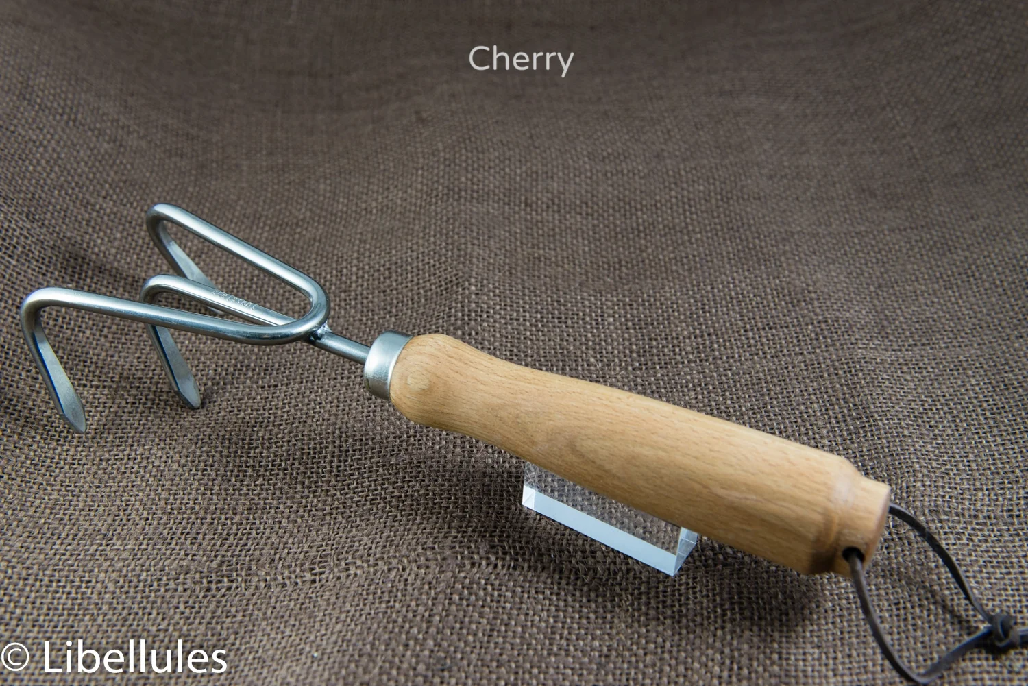 Garden hand rake and spade-3733.jpg