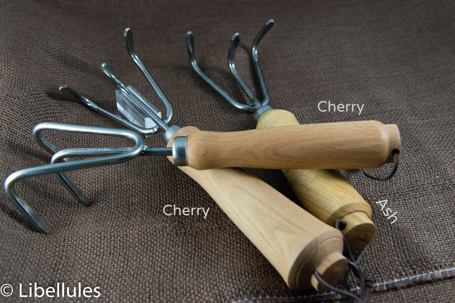 Garden hand rake and spade-3730.jpg