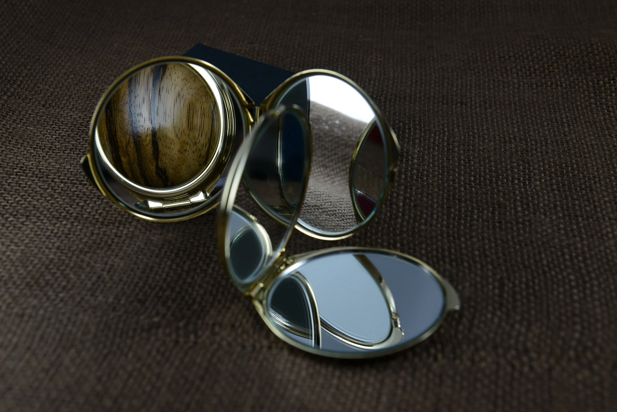 Compact Mirror Zebrano b.JPG