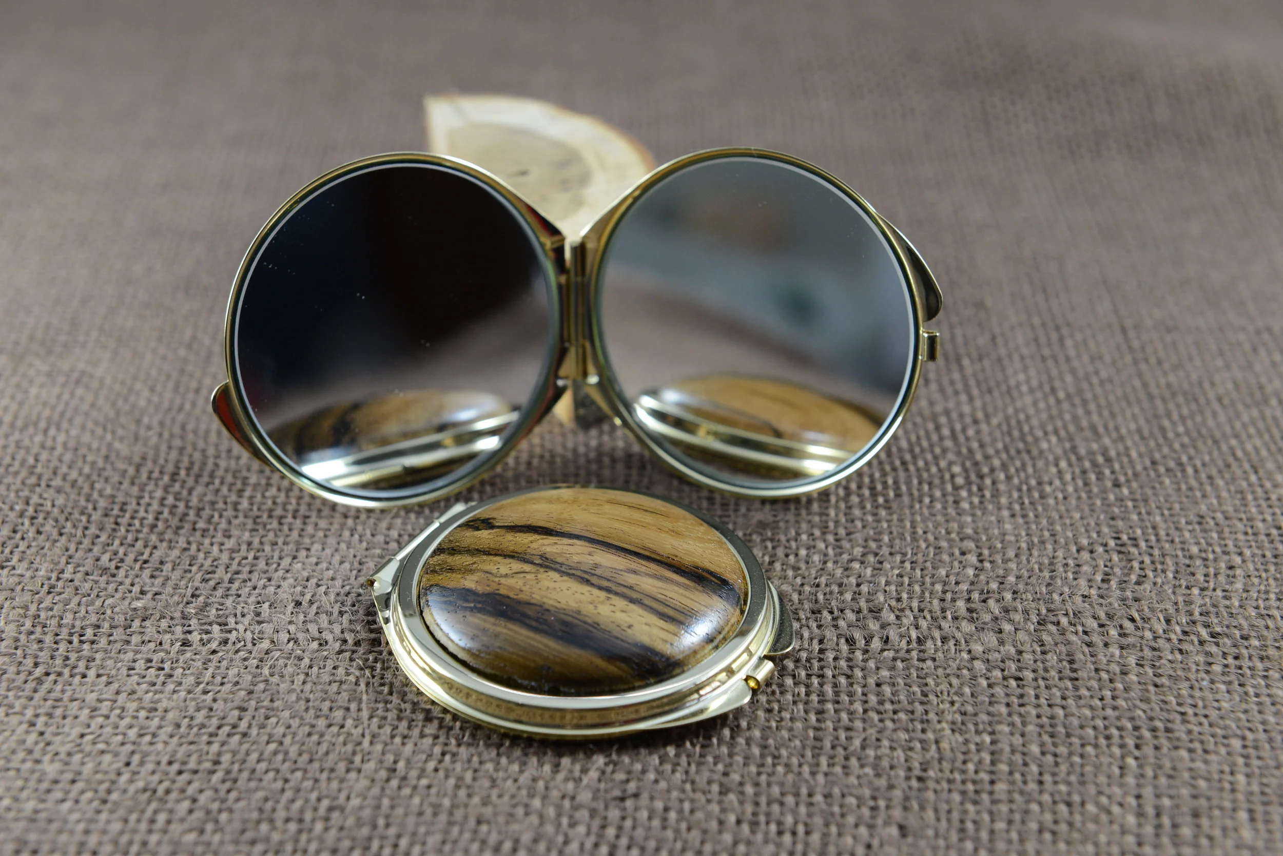 Compact Mirror Zebrano c.JPG