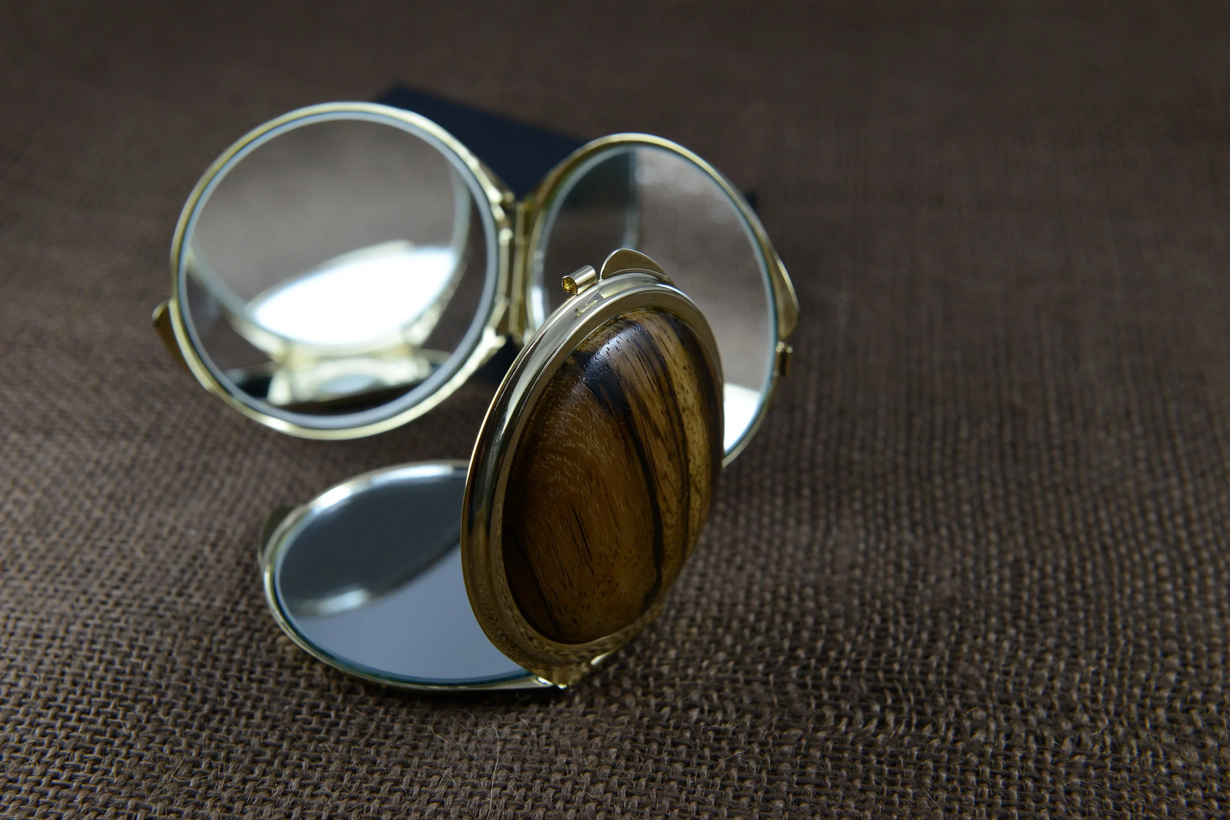 Cosmetic Compact Mirror with handcrafted wood decoration, Clam shell design