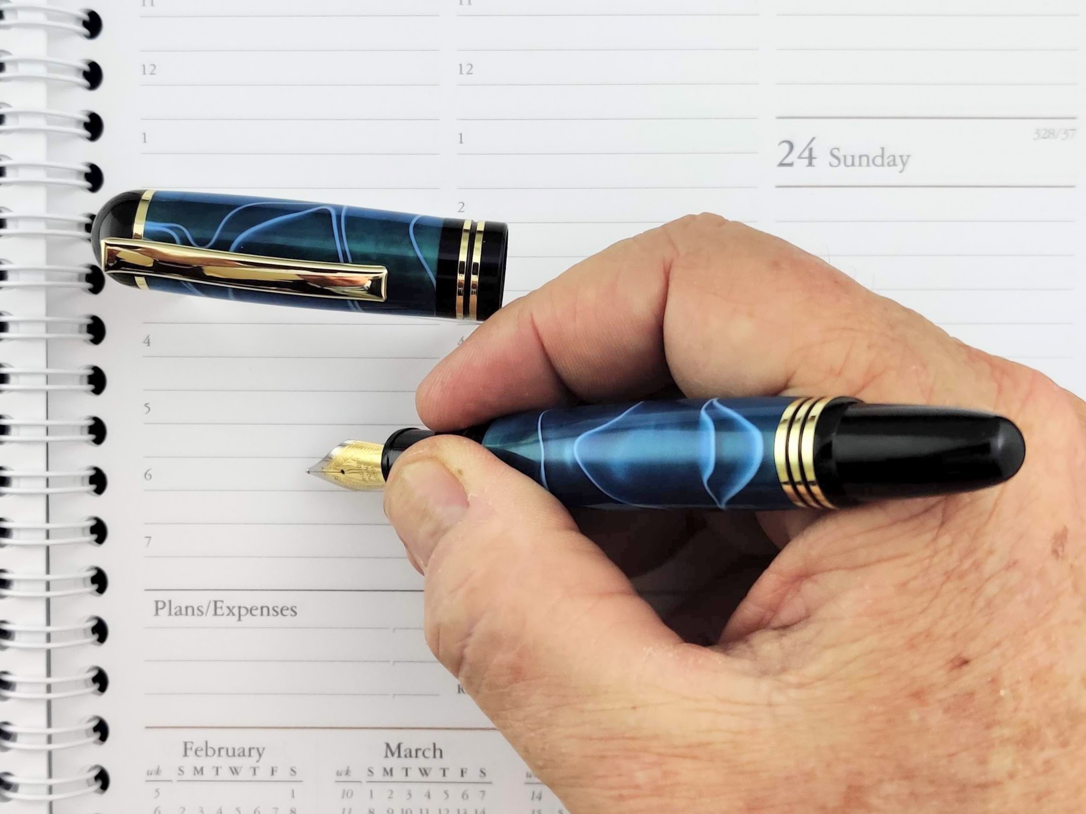 The Churchill Fountain Pen/ Gold