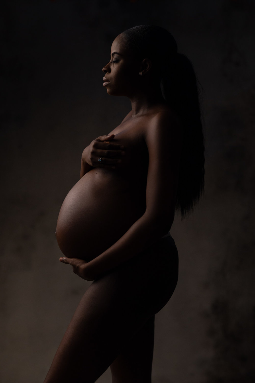 nude pregnancy portrait