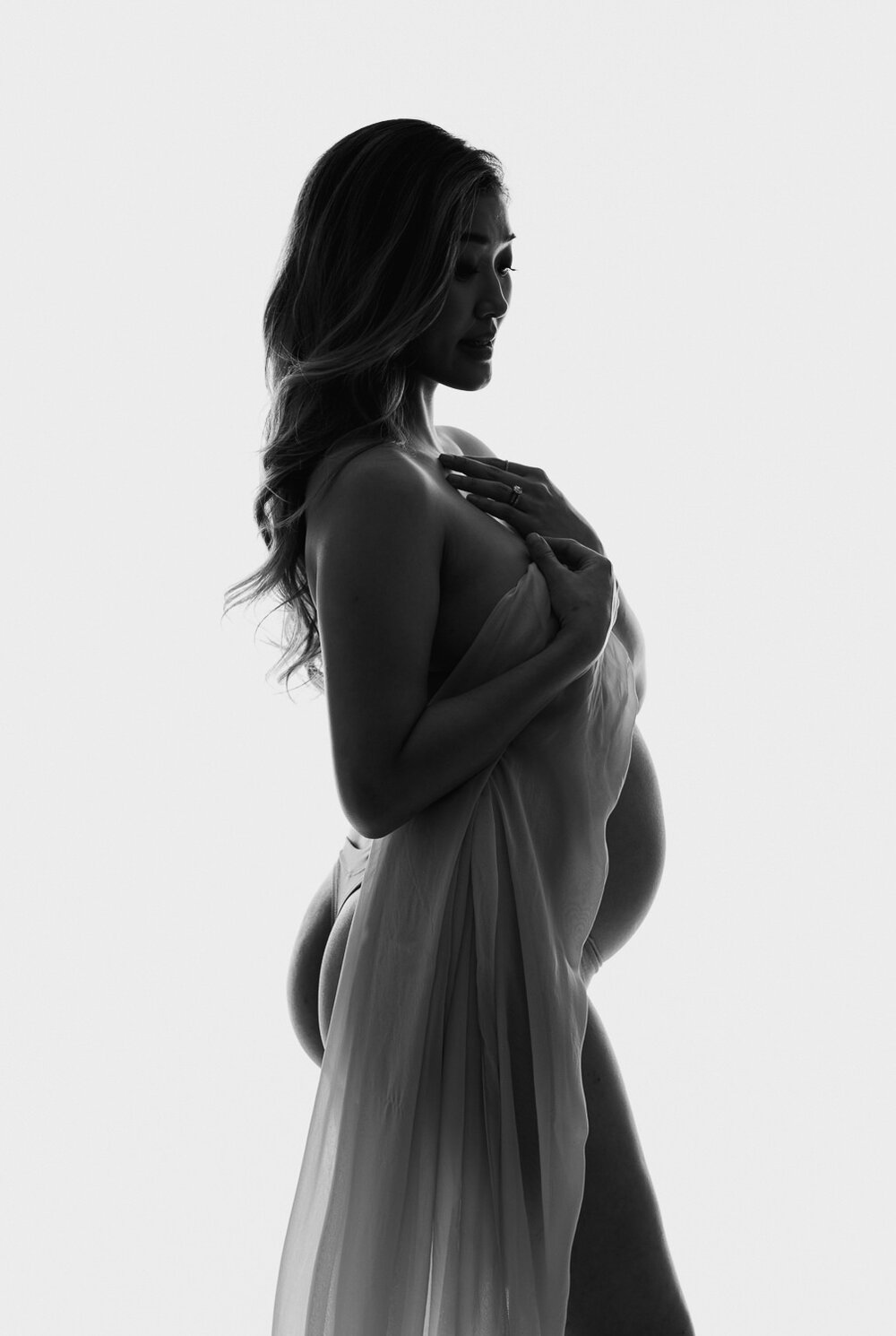 intimate maternity boudoir