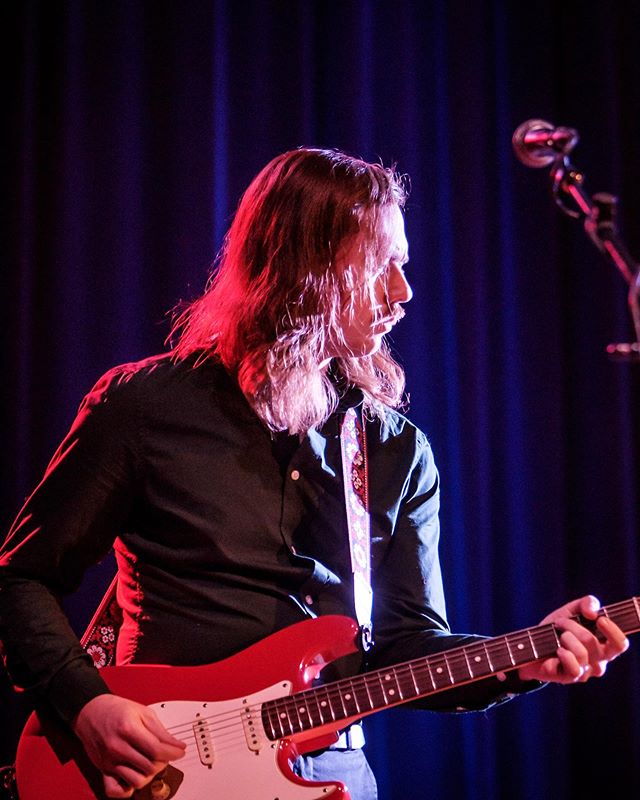 Here&rsquo;s a shot from the nick Sherman tour! That was fun :) thanks for the great shot Mike!
📸 @mikebourgeault #fender #redstrat #stratocaster