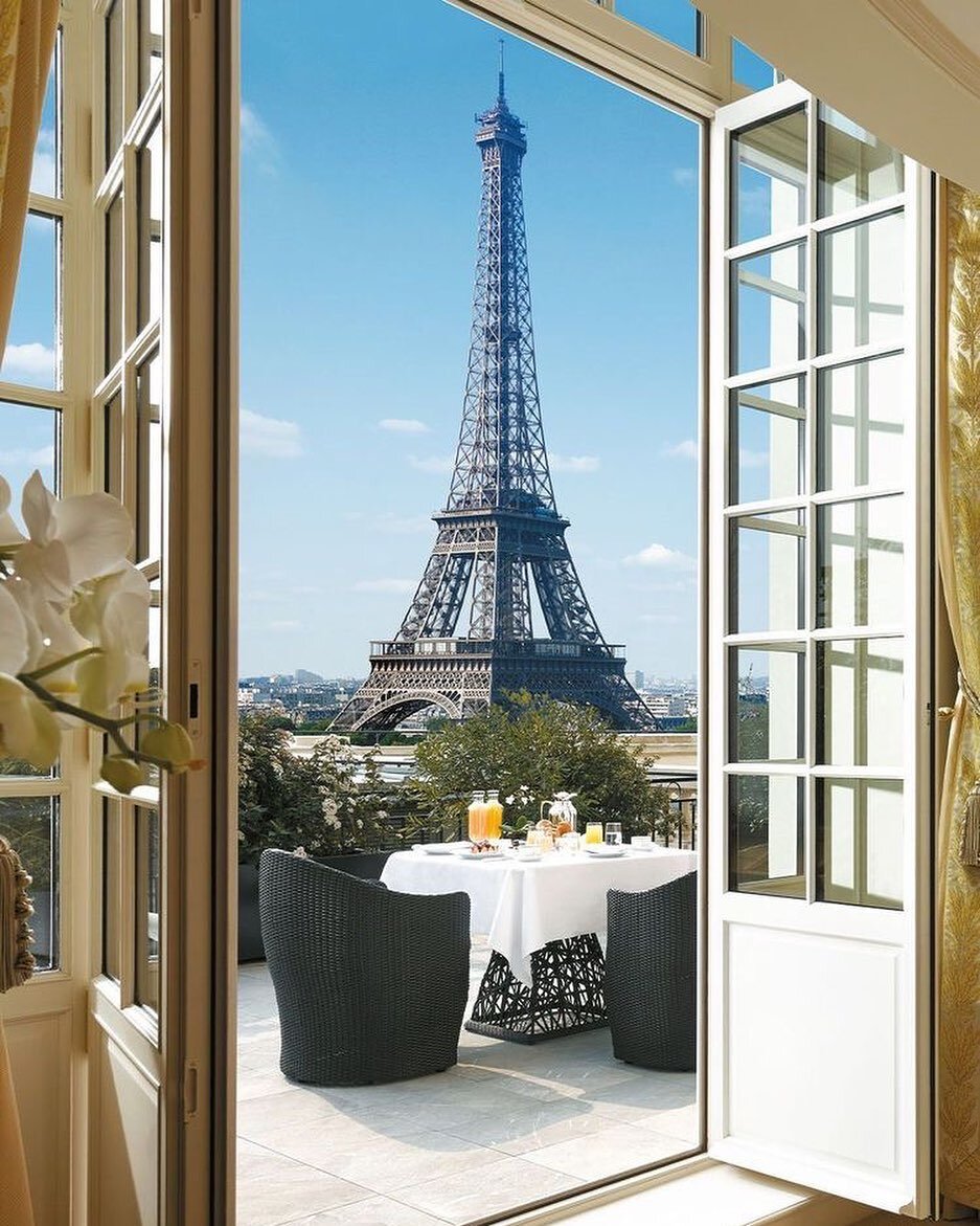 Double tap if your #BeautifulHotels pick includes views of Tour Eiffel from your room at @shangrilaparis 

#EntireEscapes #Shangrila #TourEiffel #HotelRoomView