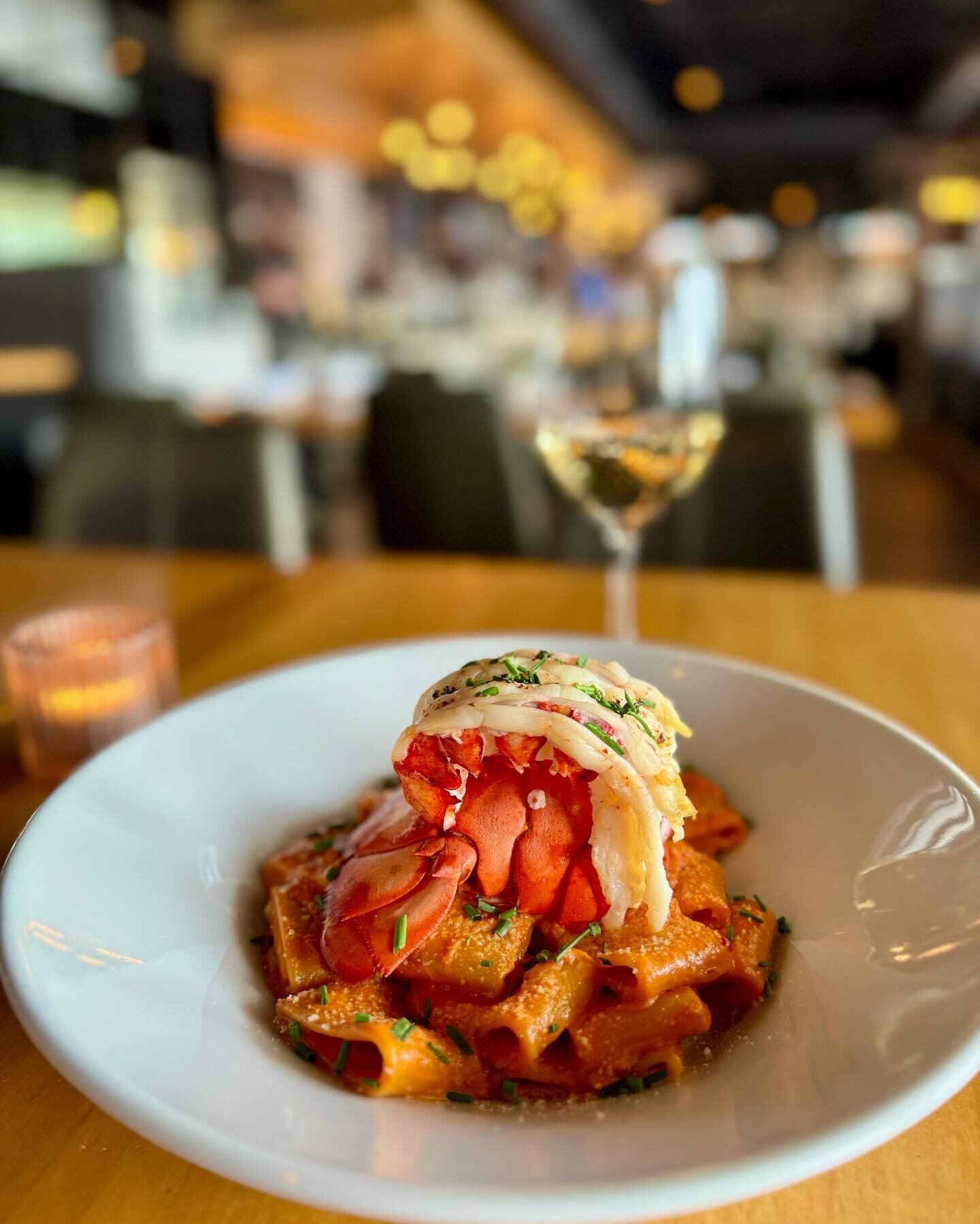 Valentine&rsquo;s Day is 6 days away! Reserve your table now with the link in our bio! 

#willyoubemyvalentine #dallasdining #lakehighlands #lheats #whiterocklake #eastdallasdining #dinnerreservations #resy #lobster #vodkasauce #filetoscar #cremebrul