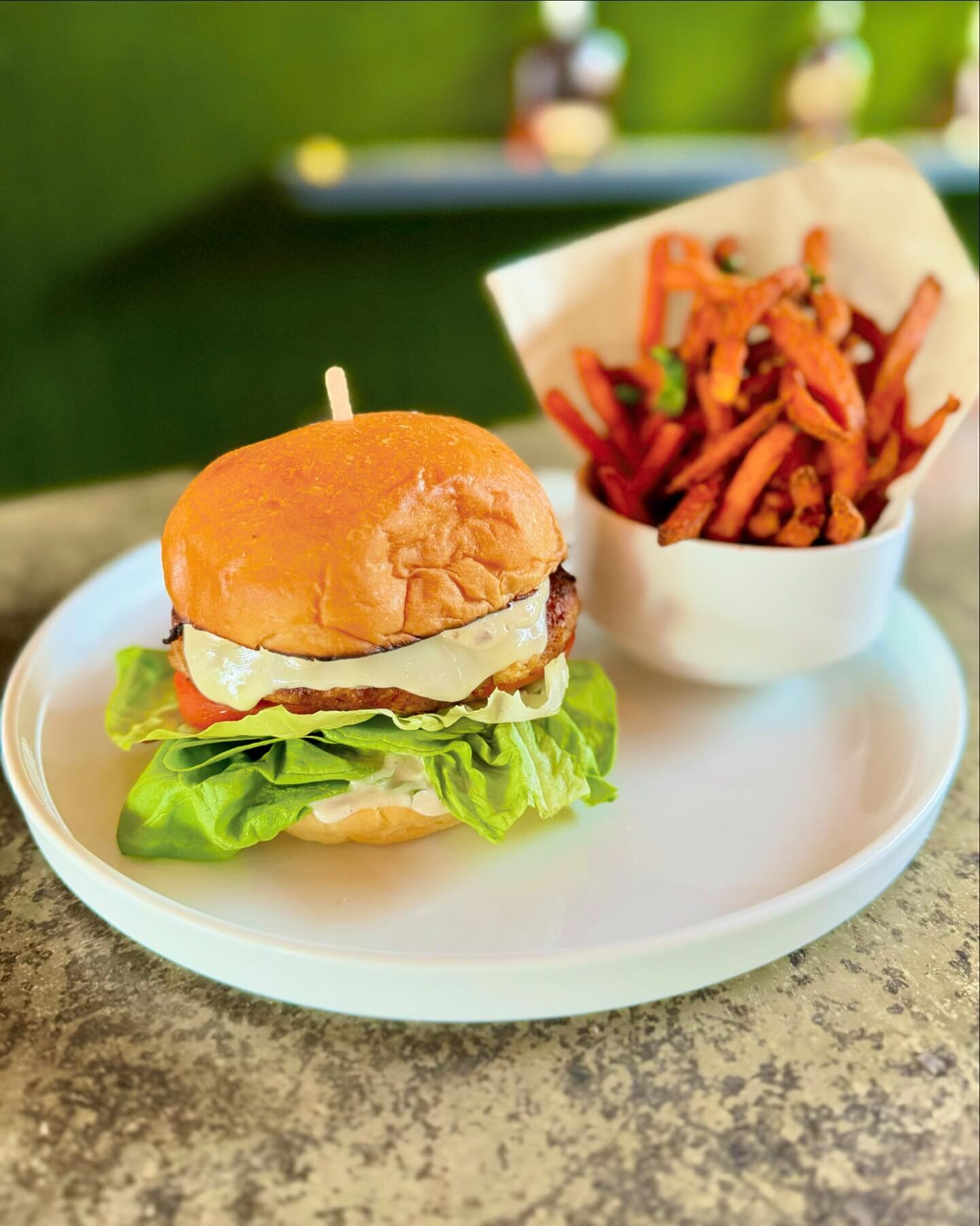 We are featuring a Crab Cake Sandwich served with Old Bay Sweet Fries! 

#nationalcrabmeatday #crabcakesandwich #dallasdining #lakehighlands #lheats #sweetpotatofries #eastdallas #whiterocklake #dallasfoodie #dallasfoodbloggers