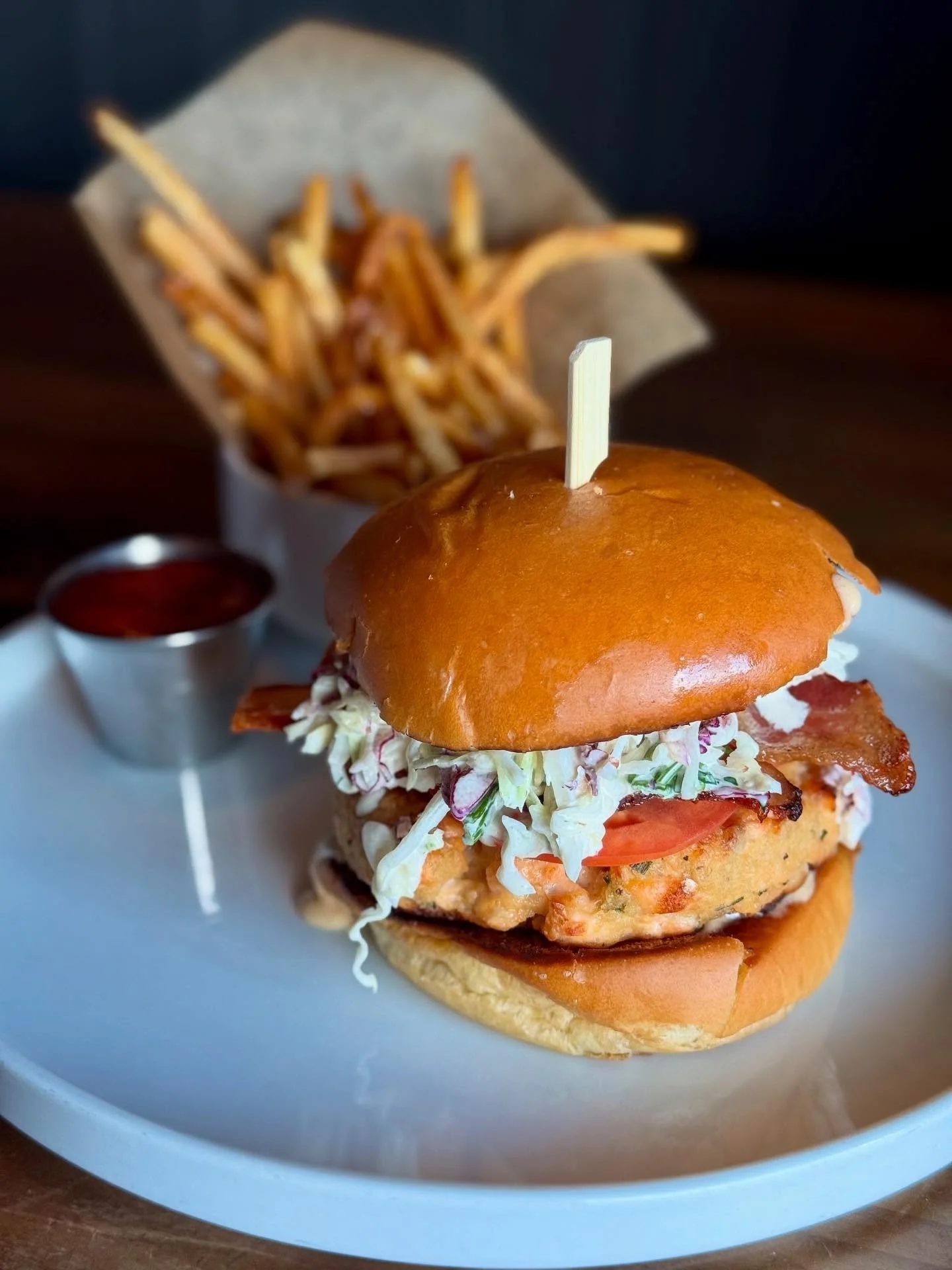 This weekend we are featuring a Salmon Burger with an old bay aioli, tomato and bacon. Stop in before they are all gone! 

#salmonburger #dallasdining #lheats #eastdallasfood #whiterocklake #summervibes☀️