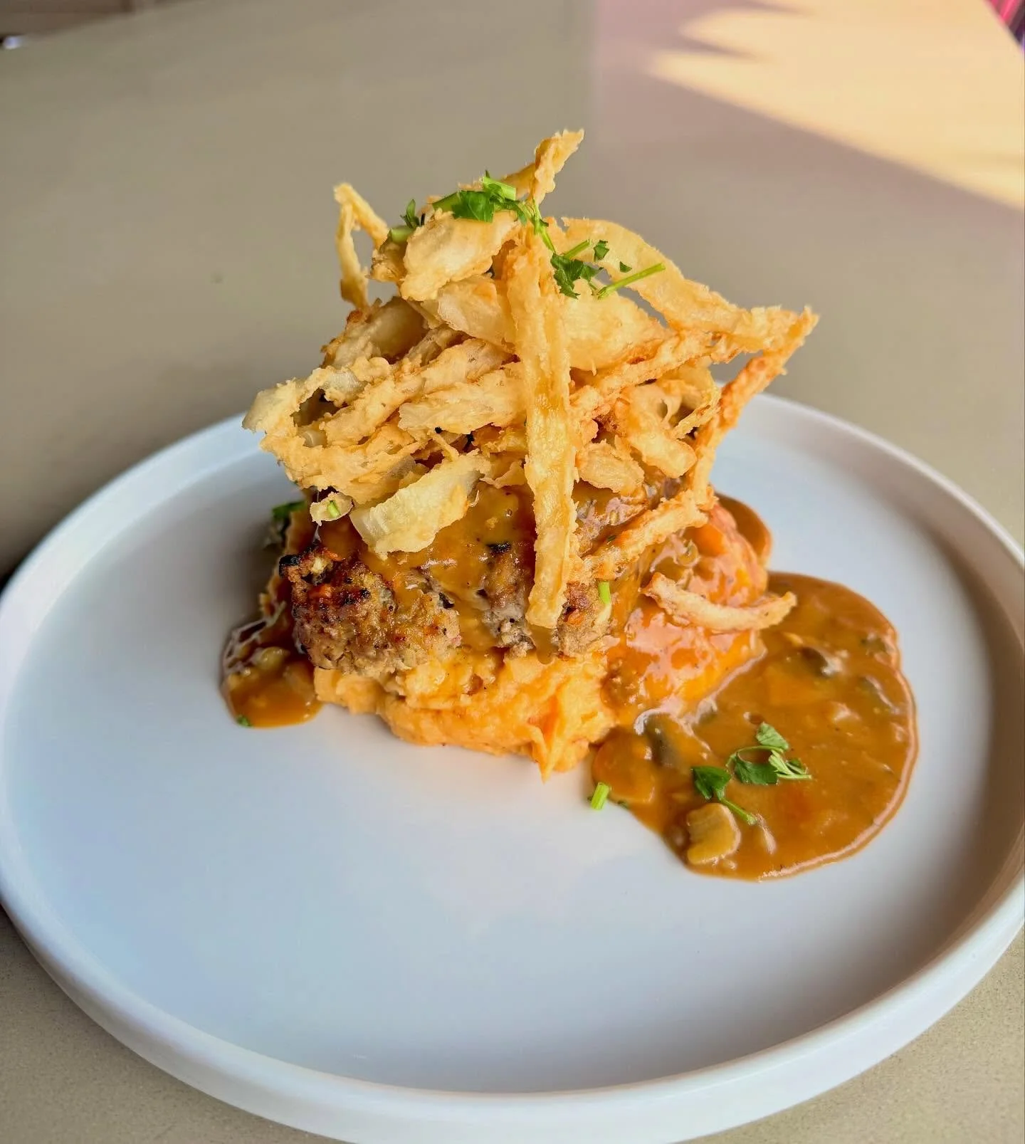 Back by popular demand! The 57 Meatloaf. Served with Chipotle + Smoked Gouda Mashed Potatoes | Red Wine Mushroom Gravy and Crispy Onion Strings. 

#meatloaf #dallasdining #dallasfoodies #lakehighlands #lheats #whiterocklake #delish