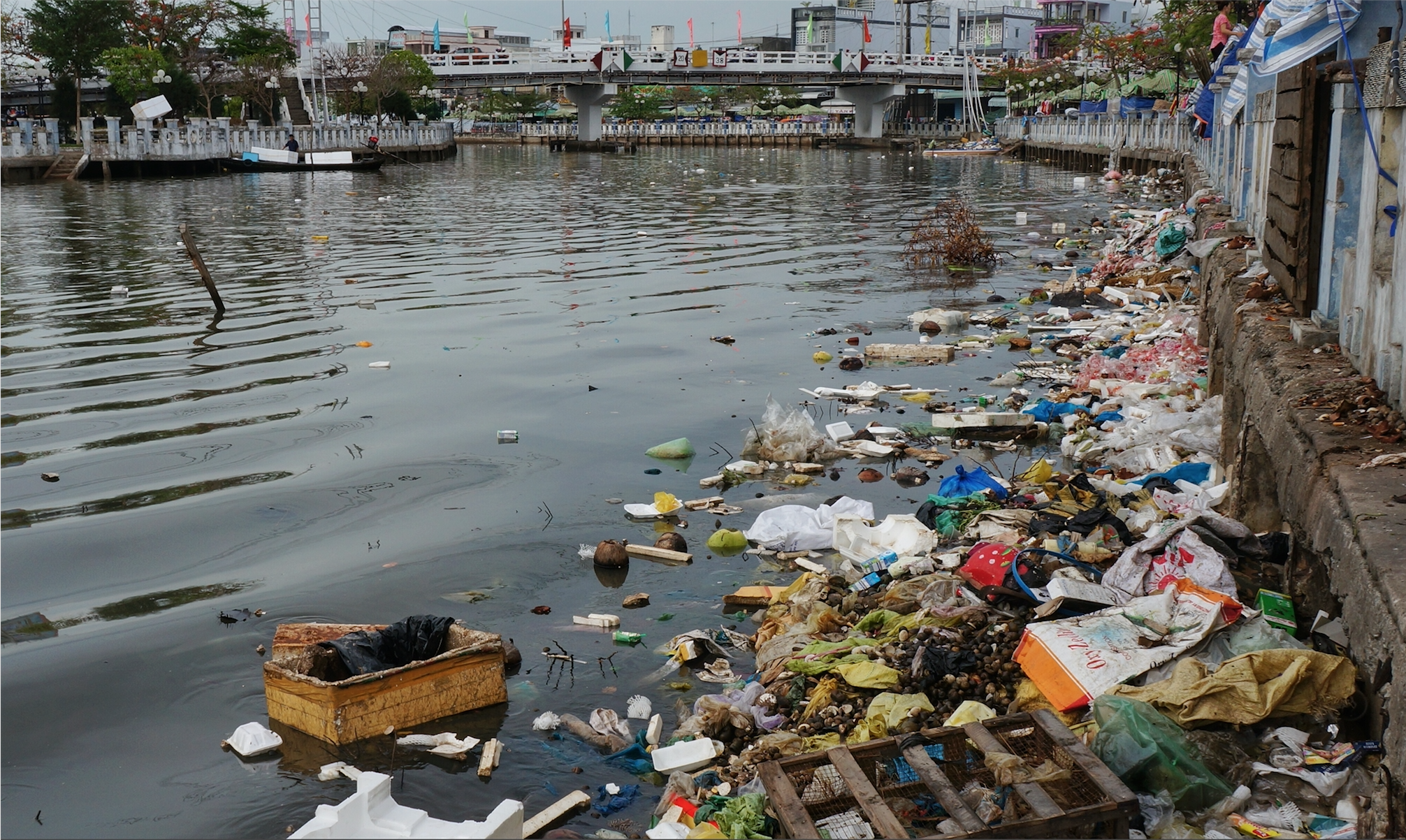 Plastic waste in the Mekong River (Shutterstock)
