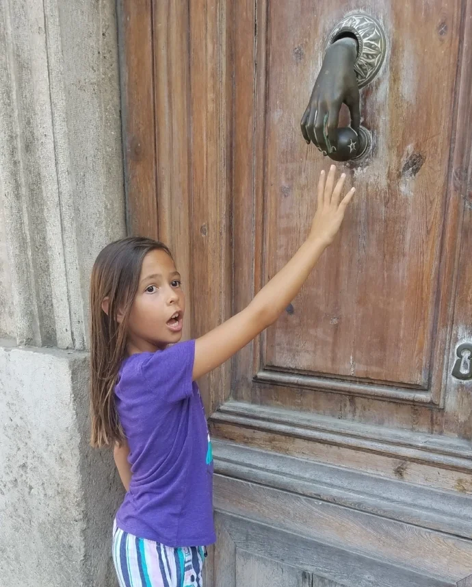 Creepy knocking thing