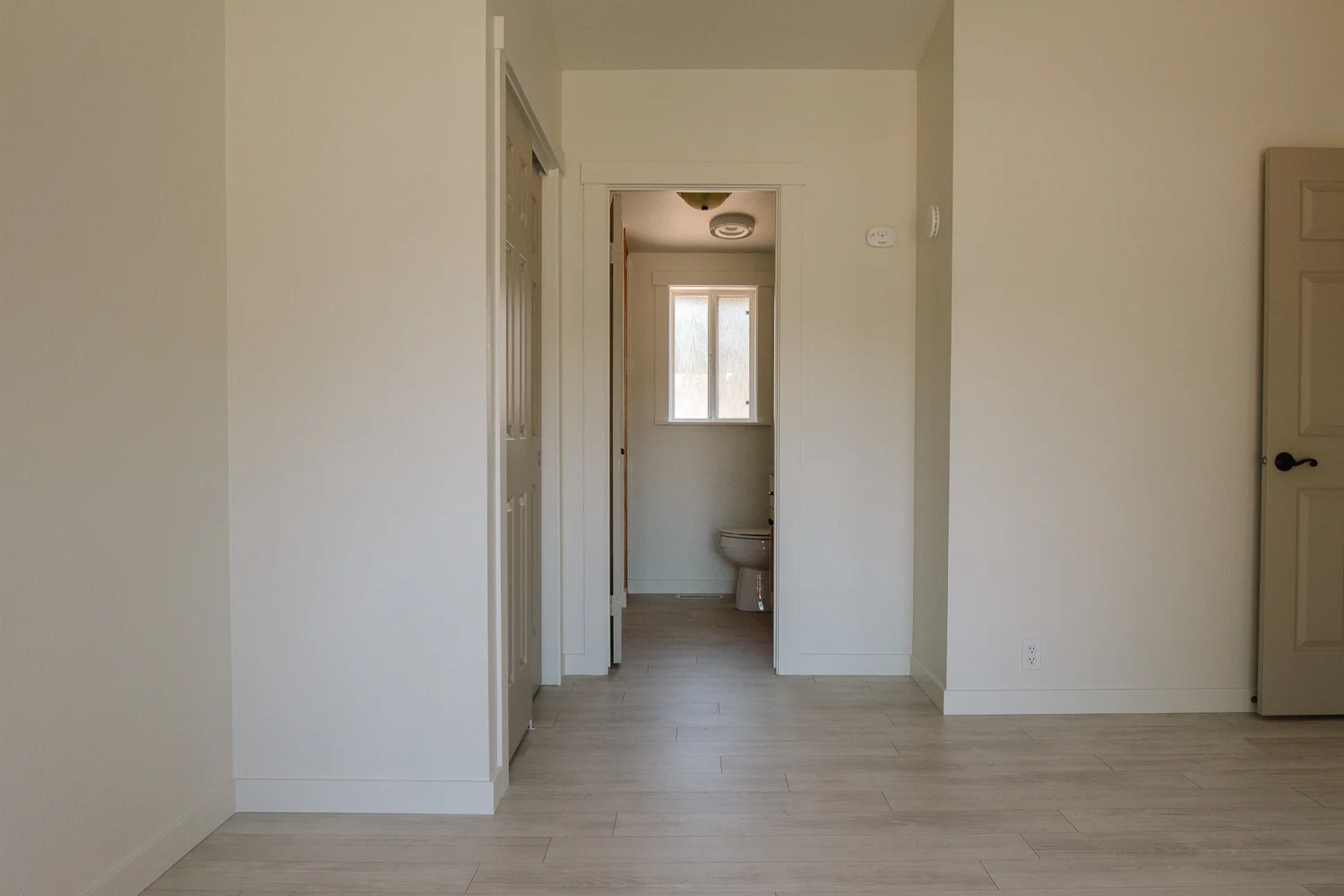 bedroom1-1-3.jpg