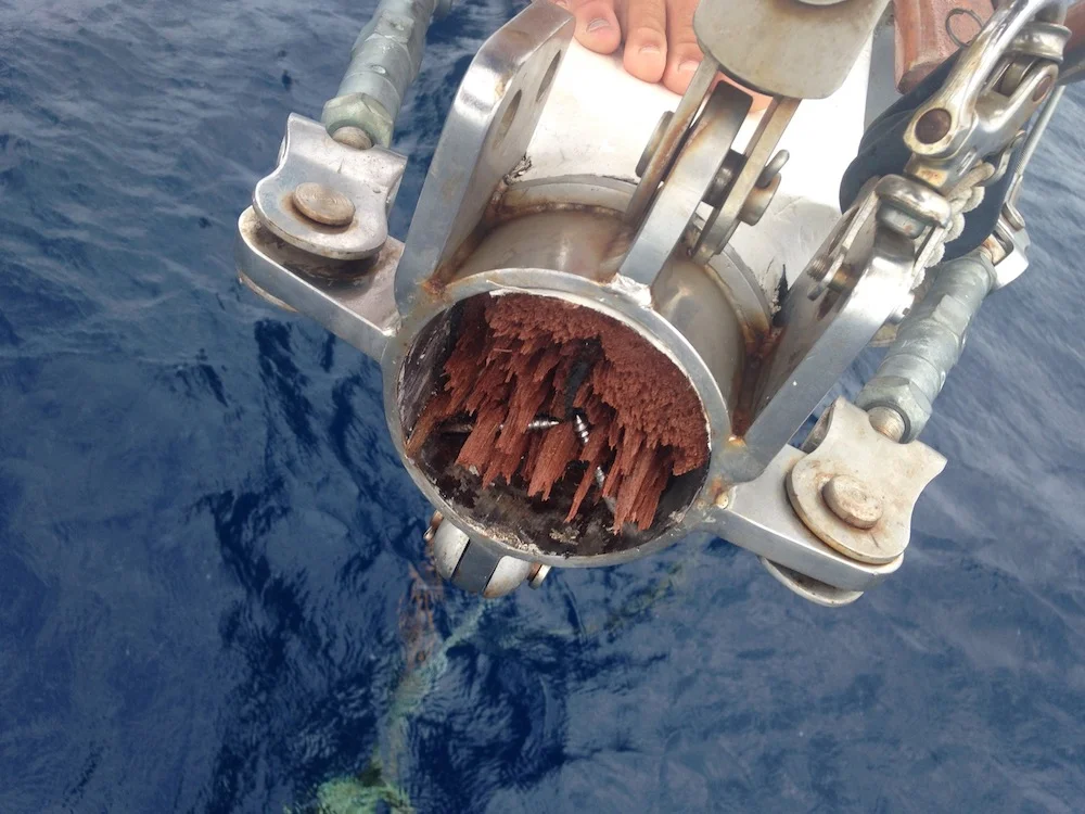 Broken bowsprit tip at the cranse iron.