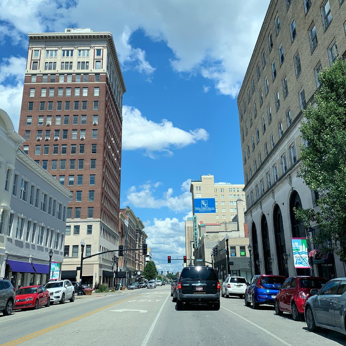 Favorite street in Huntington. 💎🏙 #huntington150 #myhuntington #behindthehourglass #hourglassmedia #fourthavenue