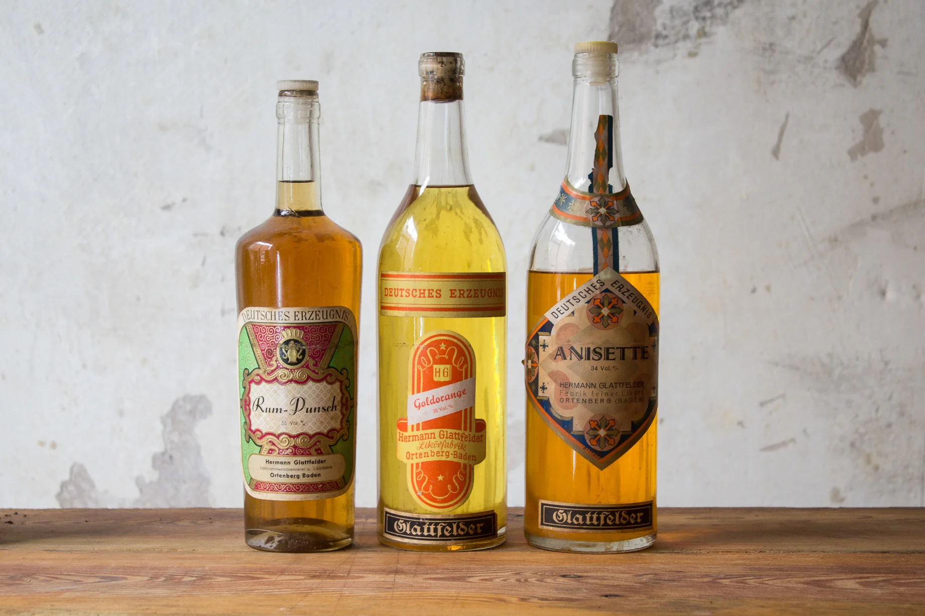 Anisette, Set