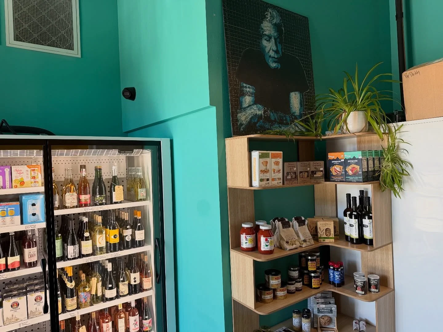 Scenes from a cutie little minty bodega #mintmarkmadison #superettemadison #yourmintymart #bottleshopandbodega