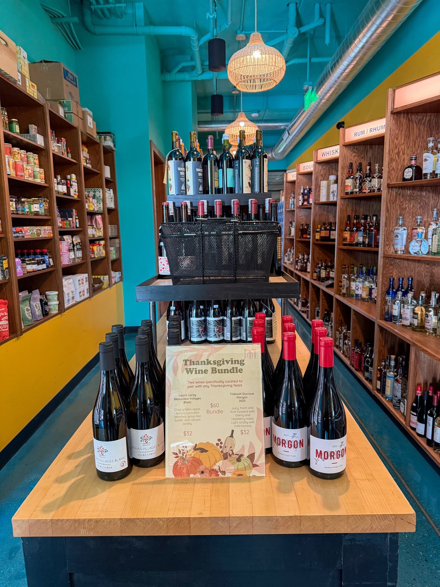 Thanksgiving wine is here baby! Come on in &amp; make your holiday dinner as tolerable&hellip; I mean&hellip; fun as possible! #thanksgiving #thanksgivingwine 
🍷 
Our picks! 
Laura Lardy Beaujolais-Villages Blanc
tasting notes : crisp golden apple, 