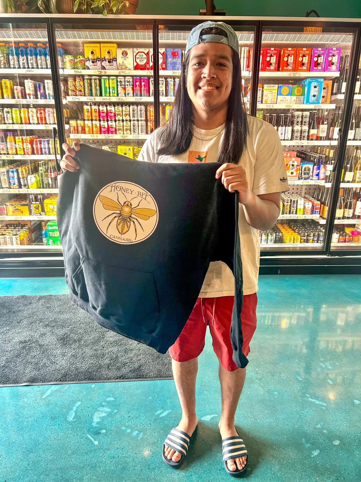 Winner, winner Mint Mark dinner! Andre won our @honeybeecannabiscompany raffle! What&rsquo;d he get?! $50 @mintmarkmadison gift card, a 4 pack of the Honeybee seltzer of your choice AND a Honeybee Cannabis hoodie! Congrats to you, Andre! 
.
Stay tune