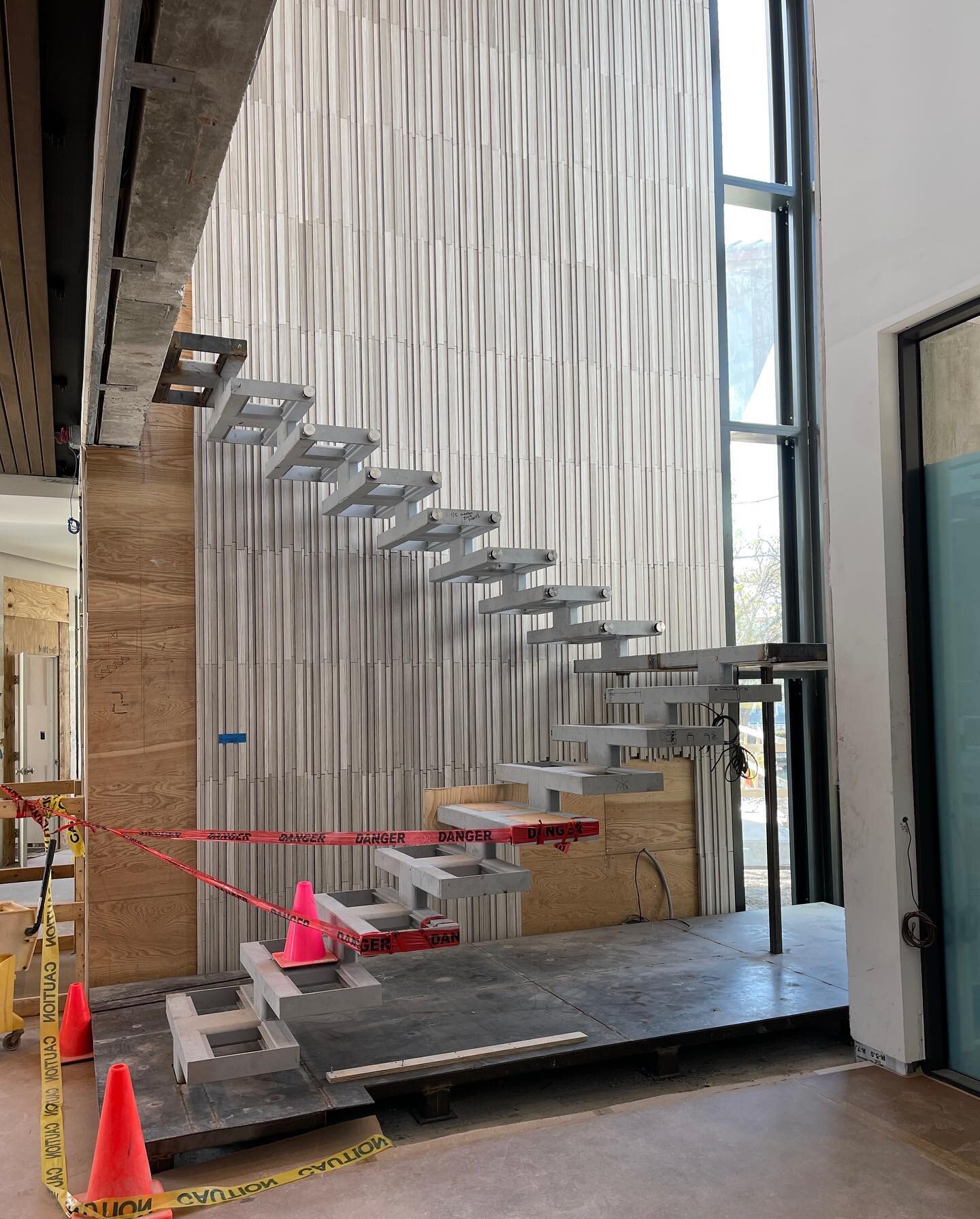 Stair install in progress! Can&rsquo;t wait to see it completed! ⠀
⠀
⠀
⠀
⠀
#staircase #floating #installationinprogress #marble #marbletreads #homerenovation #interiordesigninspo #interiordesign #miamidesigner #miami #coralgables #gablesestates #deta