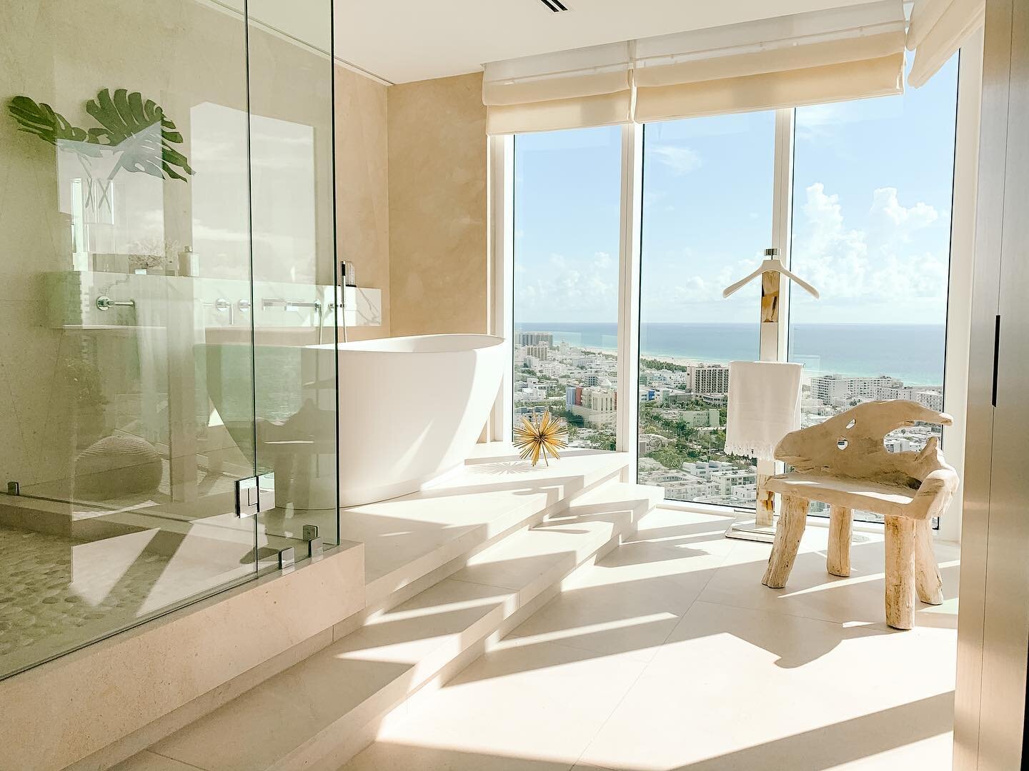 Nothing like starting your day with a morning bubble bath and soaking in those views⠀
⠀
#royedesign #interiordesign #homestyle #bathroominspiration #modernliving #finditstyleit #homerenovation #neutraldecor #miamibeach #interiordesignmiami #southbeac