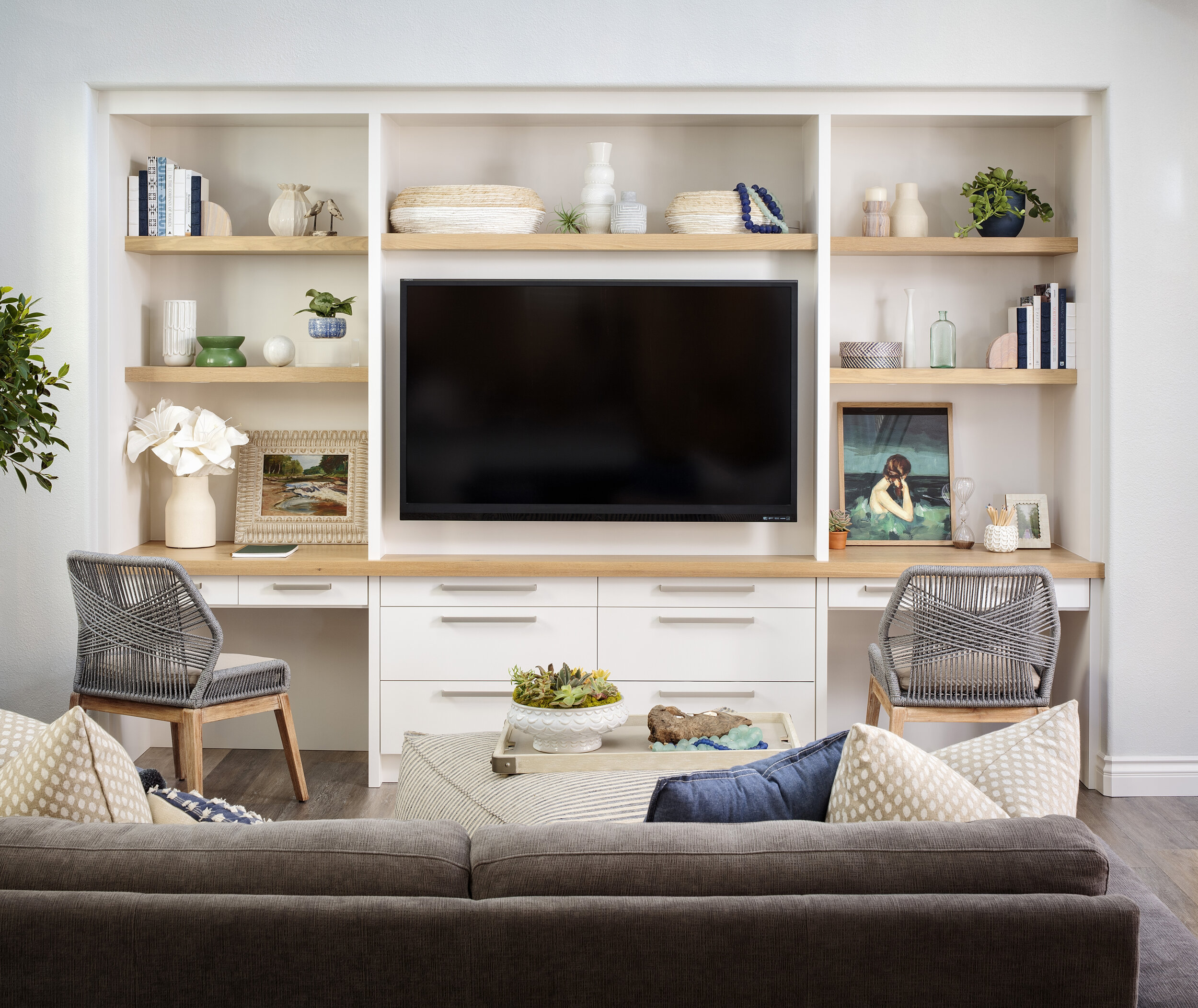 Coastal living room design by San Diego based interior design firm Bell + Voy Design Co.