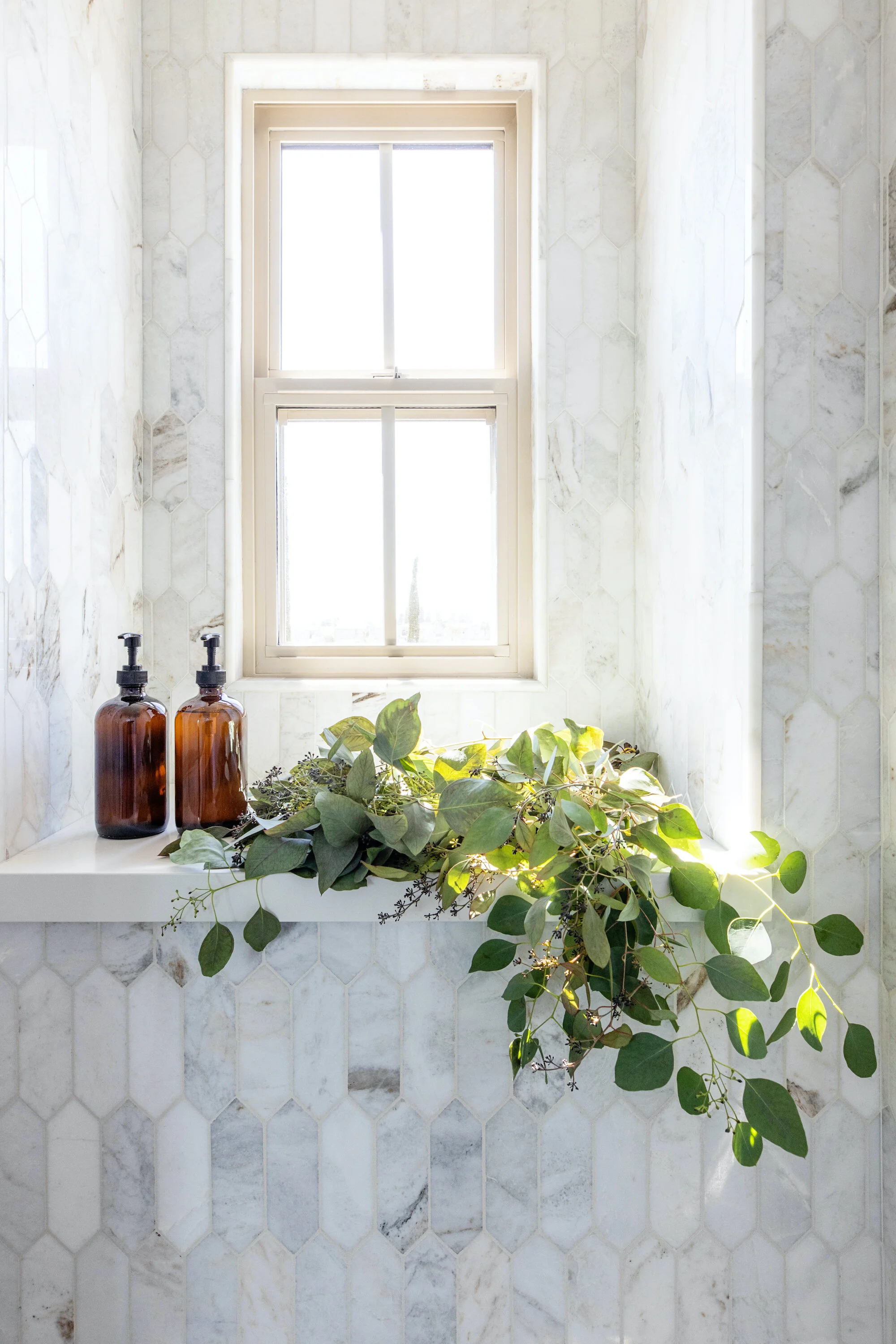 Del Sur Primary Shower Marble Tile