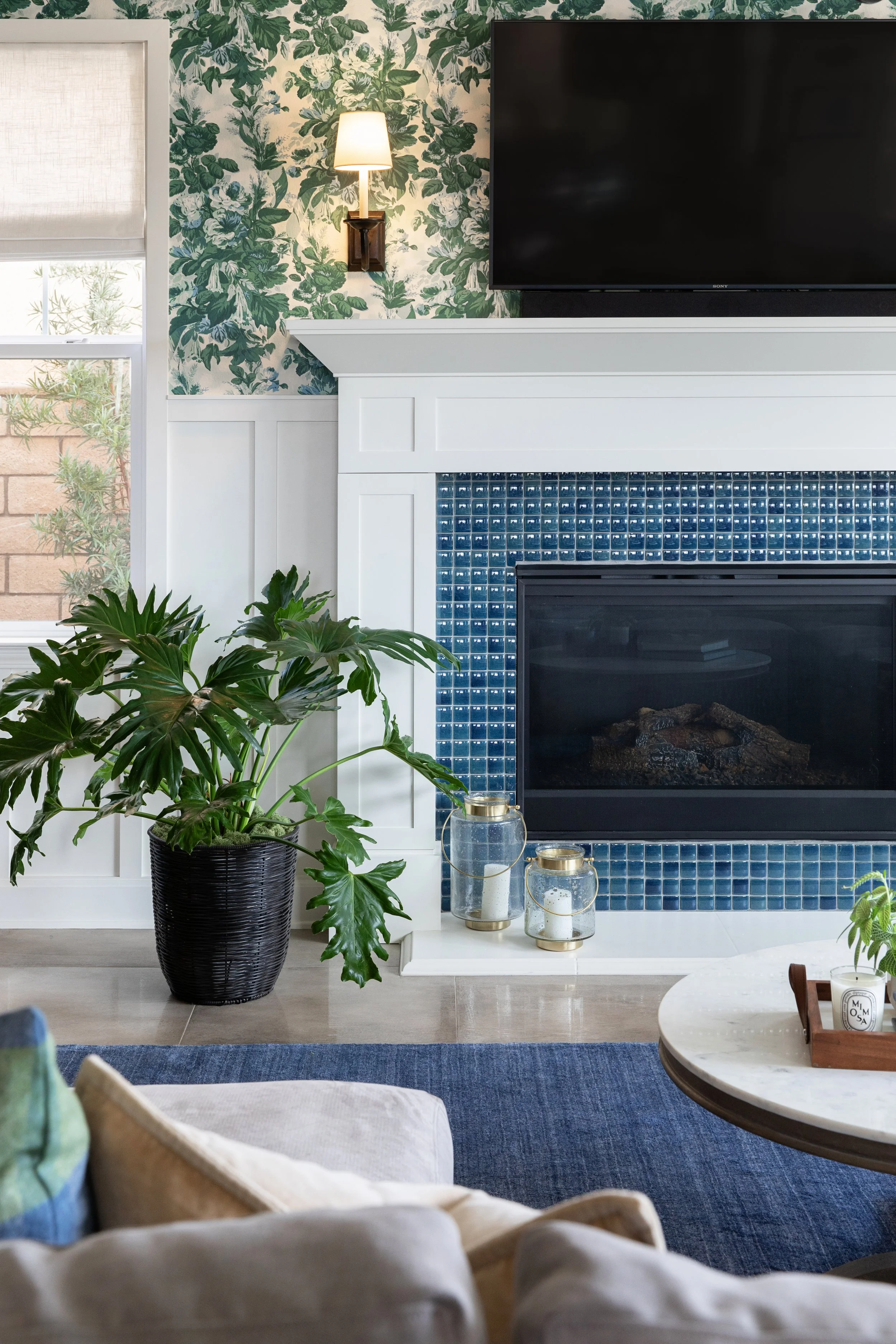 Del Sur Living Room Custom Fireplace Wallpaper